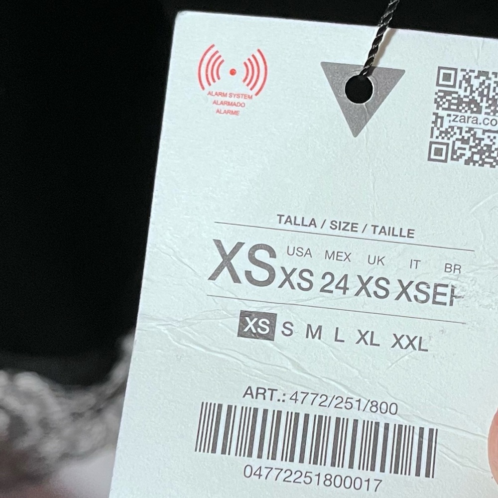 TREND NEW ! ZARA VIRAL VELVET LACE DRESS 
🚨FIRM PRICE NO DISCOUNT ON THIS DRESS - Picture 6 of 15